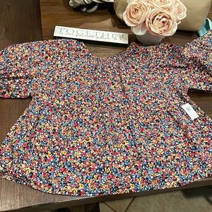 3 for $18 💗 Floral blouse.  Navy/baby blue, pink and white flowers. NWT